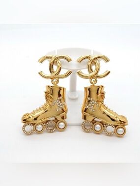 🛼Chanel Coco Roller Skate 🛼Earrings with GP Plated Rhinestones and Faux Pearls🛼